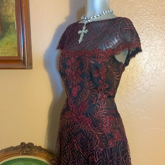 Tadashi Shoji Deep Burgandy  & Black Lace Magnificent Gown.  Sz 8 - Picture 5 of 13